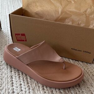 Leather fitflop toe post sandals